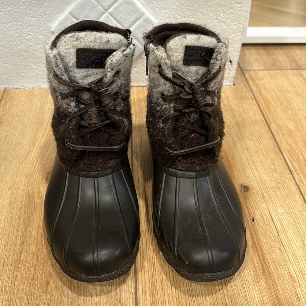 Winter boots 5.5